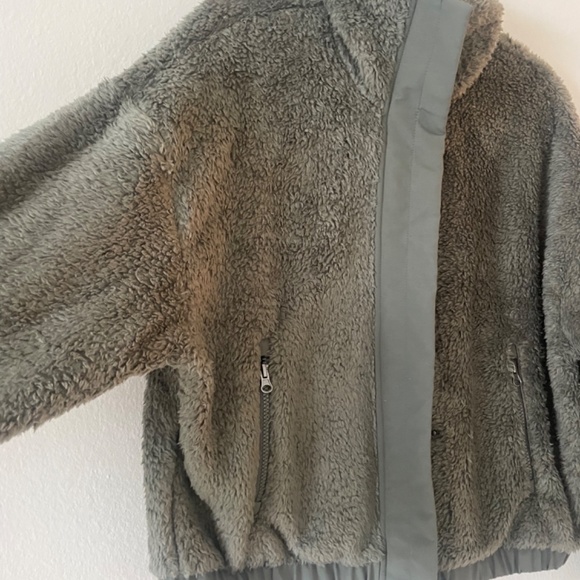 Vuori women's Cozy Sherpa Jacket Green Size Medium NWOT - Picture 4 of 14